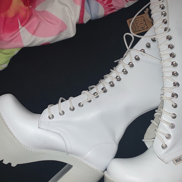 ROC white icy lash boots - Picture 3 of 3